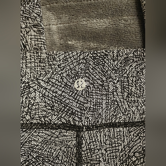 Lululemon High Times PantLine Up White Black sz4 - Picture 7 of 8